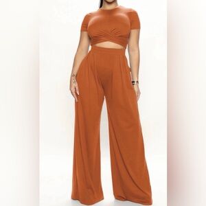 Fashion Nova women Rust Wide-Leg Jumpsuit.  Set 2 pieces .S